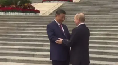 Председатель КНР встретил президента России у Дворца народных собраний в Пекине
